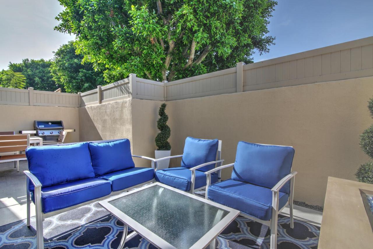 Doorstep To Disneyland Condos Anaheim Bagian luar foto